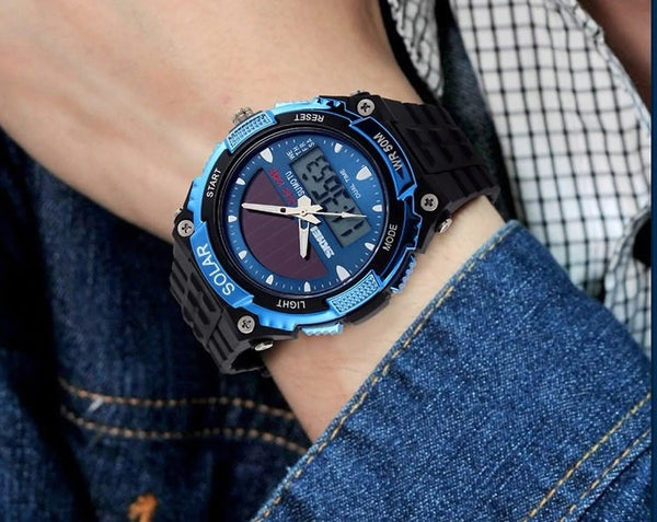 solar_watch_waterproof_blue_wrist